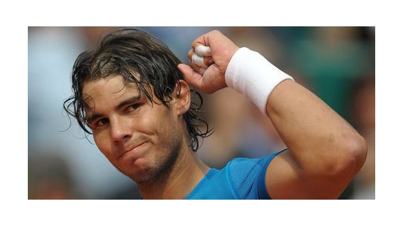 Rafael Nadal prend la pose pour Armani avec Rihanna