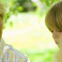 « Ma mère s'investit trop dans l'éducation de mon fils »