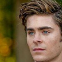 Zac Efron : un préservatif sur le tapis rouge - Vidéo