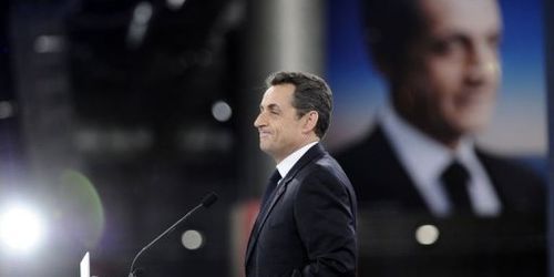 Présidentielle 2012 : Nicolas Sarkozy devient Nicolas Le Pen