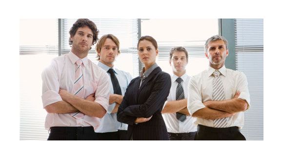 Une banque suisse impose un code vestimentaire strict à ses salariés