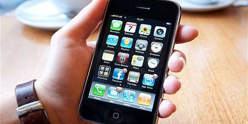 Mina, une petite amie virtuelle sur iPhone