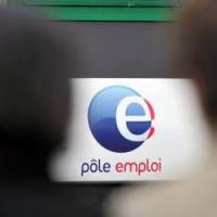 Un homme se coupe le pied pour ne pas travailler