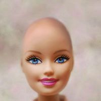 Une Barbie chauve pour soutenir les enfants touchés par le cancer