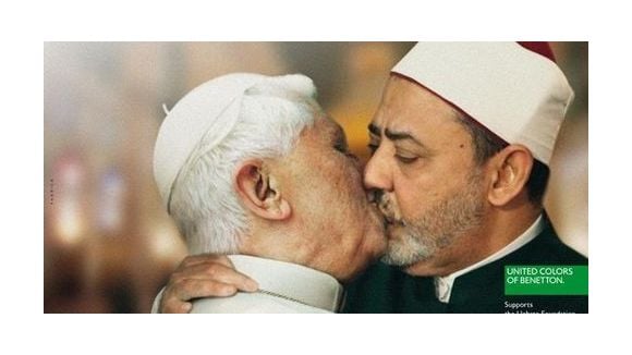 Baiser du Pape et de l'imam : le Vatican pardonne à Benetton