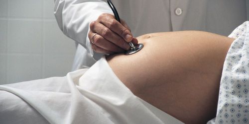 La mortalité liée à la grossesse a chuté de moitié en 20 ans