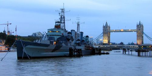 Une Britannique au commandement d'un navire de guerre