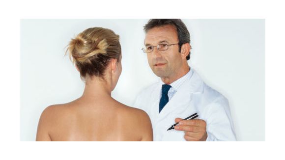 Plus de prothèses mammaires pour les jeunes filles italiennes