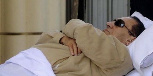 Égypte : l'ancien président Moubarak subit deux arrêts cardiaques