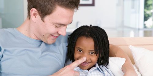 Adoptions internationales : hausse de 14 % en France 