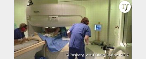 Une femme accouche pour la première fois sous IRM