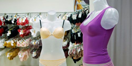 Suède : des vendeuses de lingerie tenues d’indiquer leurs mensurations sur leur badge