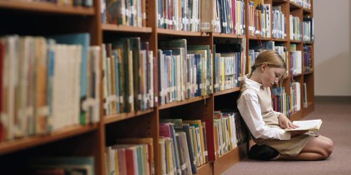 Les filles lisent plus que les garçons