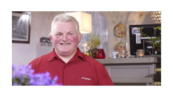 L’amour est dans le pré 2012 : Thierry l’agriculteur aux joues rouges