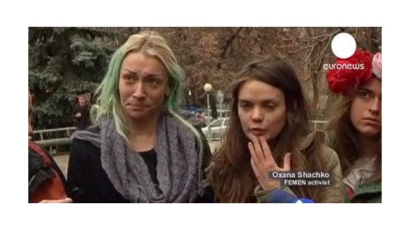 Ukraine : une militante Femen se jette seins nus sur le patriarche de l'Eglise orthodoxe