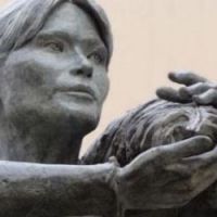 Carla Bruni-Sarkozy : Nogent-sur-Marne accueille la statue de l'ex première Dame - Photo