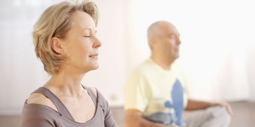 Séniors : lutter contre la solitude grâce à la méditation en pleine conscience