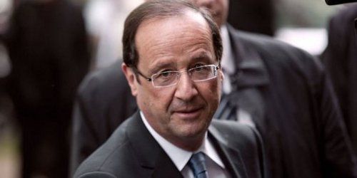 Hollande contraint de donner un cours de communication à ses ministres