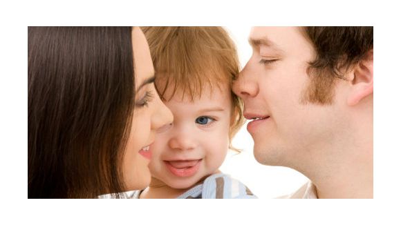 « Aider les parents à être parents » : un rapport sur les méthodes de nos voisins