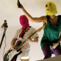 Pussy Riot : Mireille Mathieu critique ouvertement les punkettes