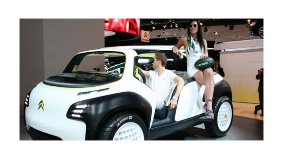 Mondial de l'auto 2012 : la voiture tendance est connectée, électrique et française