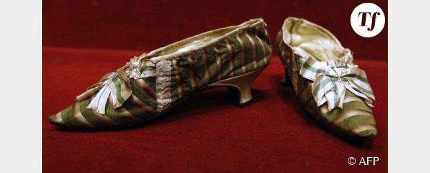 Les souliers de Marie-Antoinette adjugés 62 000 euros à Drouot