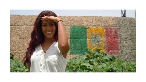 Amel Bent devient marraine du programme Always de l’UNESCO pour les femmes du Sénégal