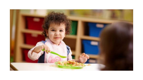 Obésité infantile : un risque plus important pour les enfants gardés en crèche ?