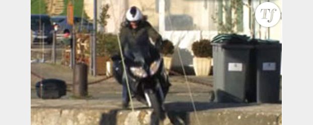 Un journaliste fait une impressionnante chute à moto : vidéo