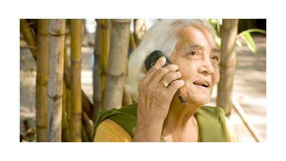 Inde : un village interdit le portable aux femmes pour "éviter" des adultères