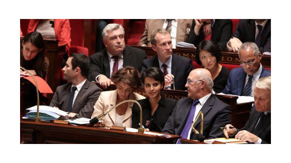 Femmes et pouvoir : la solidarité féminine comme rempart au sexisme en politique