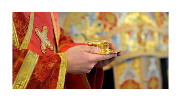 Quand un curé italien demande aux femmes d'arrêter de provoquer les criminels