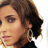 Kadhafi arrose les "people" : Nelly Furtado reverse l'argent