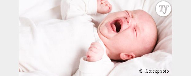 Laisser bébé pleurer peut aider à trouver le sommeil