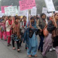 Viol à New Delhi : les femmes contre-attaquent avec des cours d'autodéfense