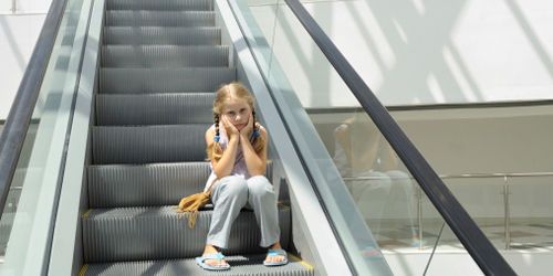 Sexualité, célébrité, publicité : élever une fille n'a jamais été aussi difficile