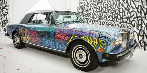 Eric Cantona vend sa Rolls Royce à 125 000 euros pour la Fondation Abbé Pierre