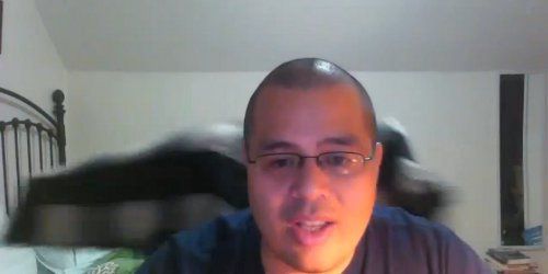 Élevé par deux lesbiennes, un Américain attaque Vallaud-Belkacem - vidéo