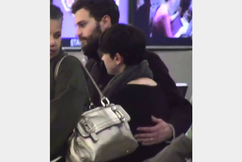 Jamie Dornan et Amelia Warner à l'aéroport LAX de Los Angeles en janvier 2015
