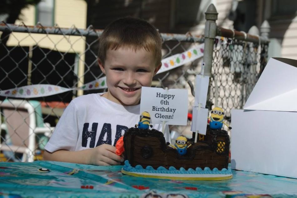Glenn Buratti fête ses 6 ans avec le sourire.
