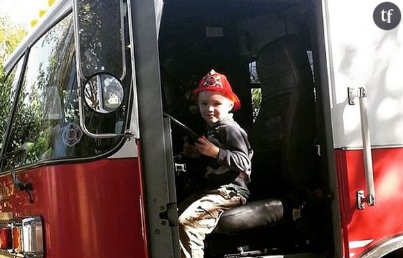 Glenn Buratti, au volant d'un camion de pompier.