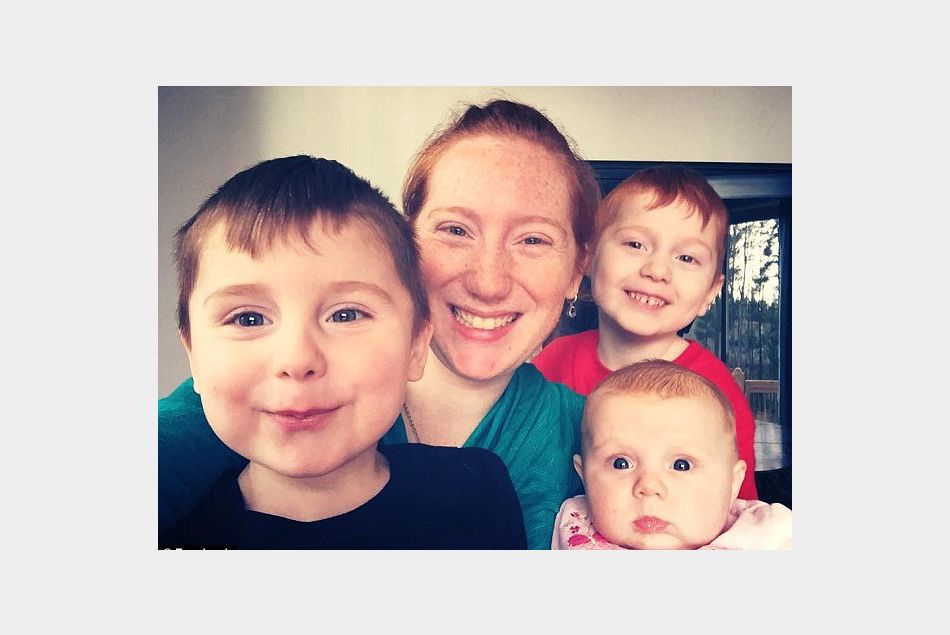 Kristin DeLano avec ses 3 enfants