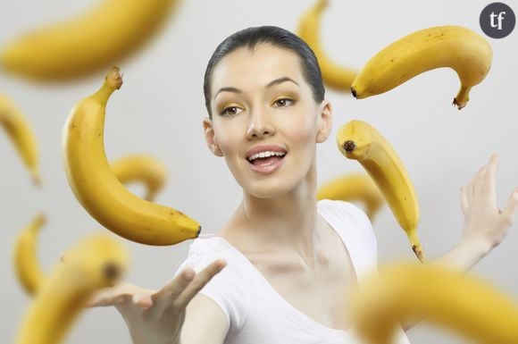 Des peaux de bananes contre les boutons