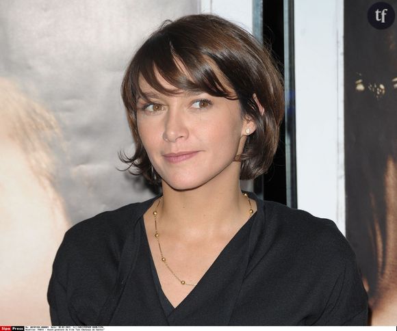 Emma de Caunes raconte comment elle a rembarré Robbie Williams.