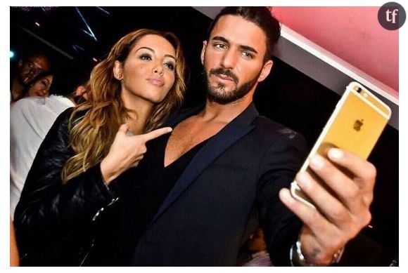 Nabilla et Thomas posant amoureux le 26 octobre 2014