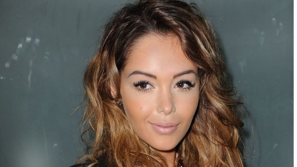 Nabilla et Beigbeder : elle devrait poser en couverture de Lui
