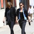  Kristen Stewart et Alicia Cargile dans les rues de West Hollywood, le 28 mars 2015. 