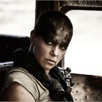 Mad Max Fury Road : Charlize Theron et Tom Hardy font des étincelles dans la nouvelle bande-annonce