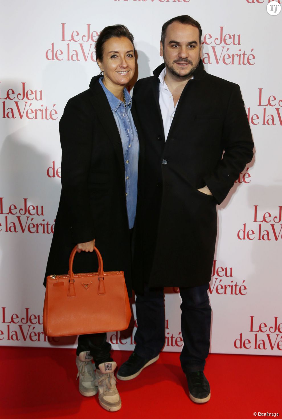   Francois-Xavier Demaison et sa femme Emmanuelle - Avant-premiere &#039;Le Jeu de la verite&#039; au Gaumont Opera Capucines a Paris le 20 janvier 2014.   