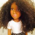 La poupée noire aux cheveux crépus créée par Angelica Lewis
